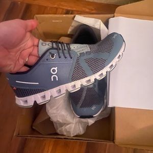 On Cloud Womens size 6